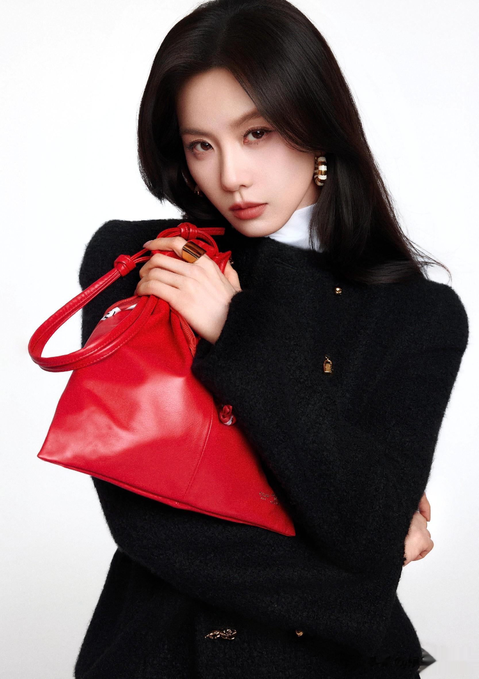 刘诗诗上海出席CELINE活动，廓形毛呢外套搭配阔腿裤，温柔又漂亮