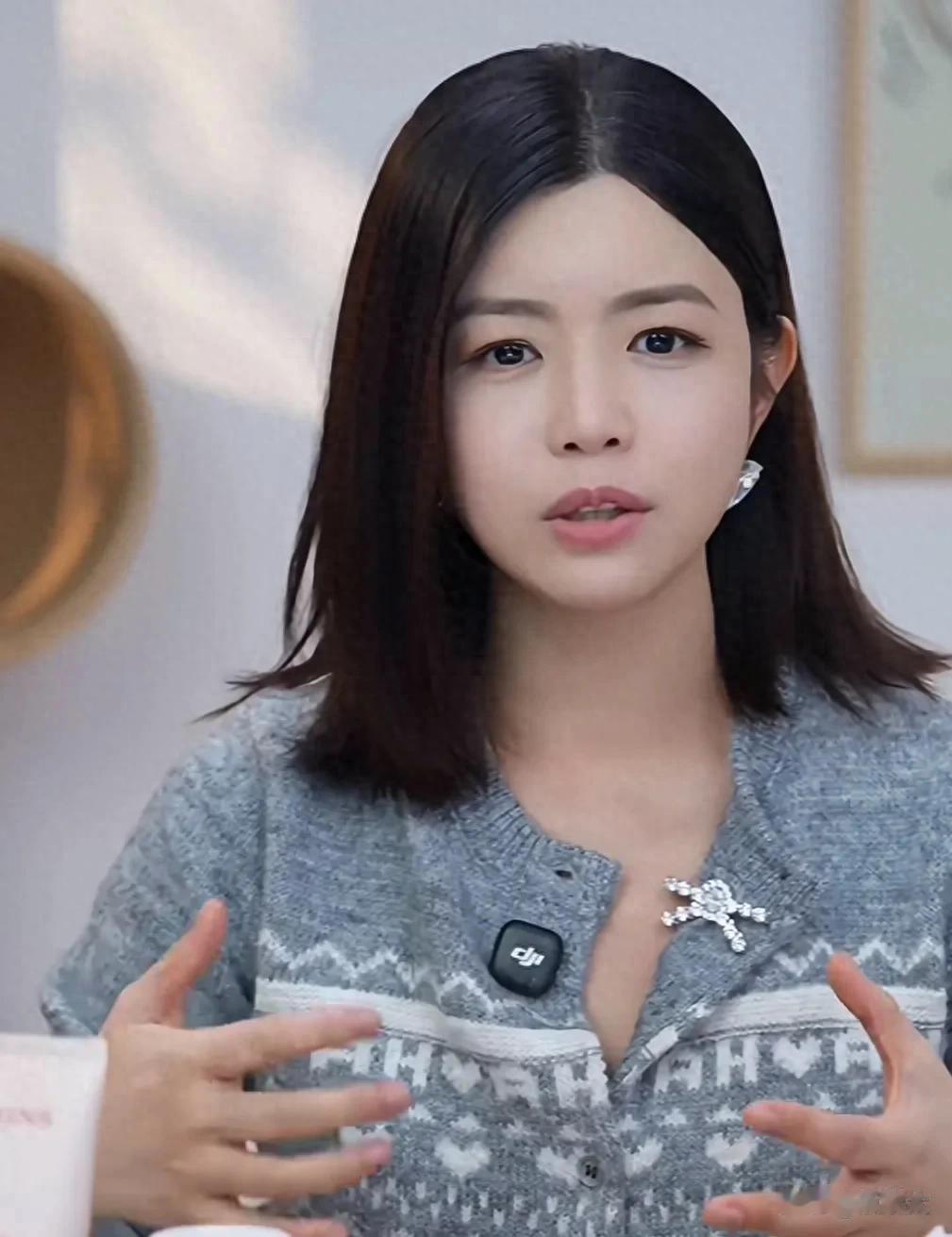 陈妍希也开始带货了,看来离开陈晓,娱乐圈的工作变少,影响不小