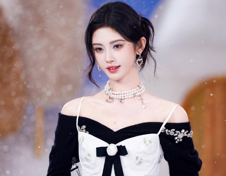 钱再多有什么用？被下最后通牒的鞠婧祎恐难翻身了，央媒真没说错