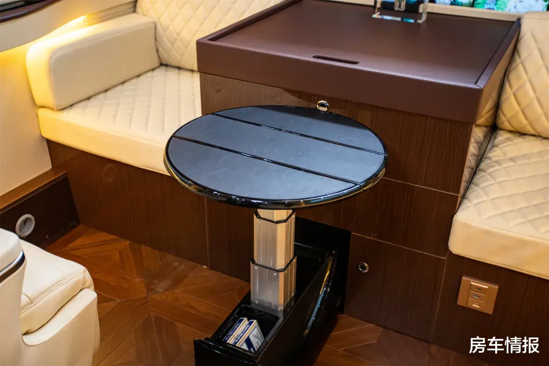 原价88万现在不到30万！国内独一份的商旅房车，设计有点离谱