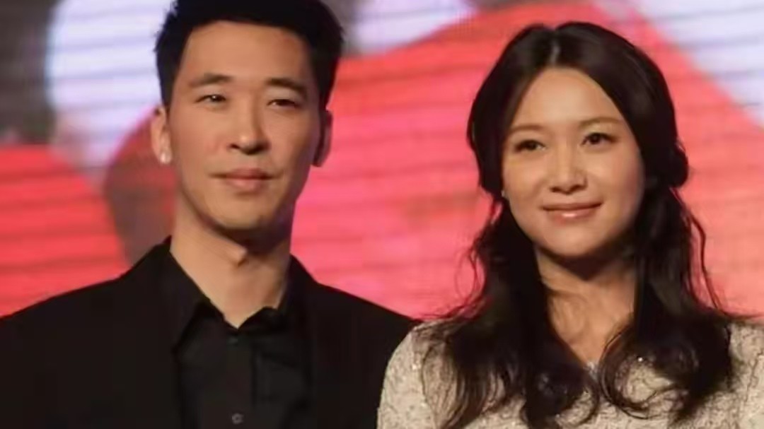 没结婚但有伴侣，定居美国6年的徐静蕾，51岁生活低调吃成胖美人