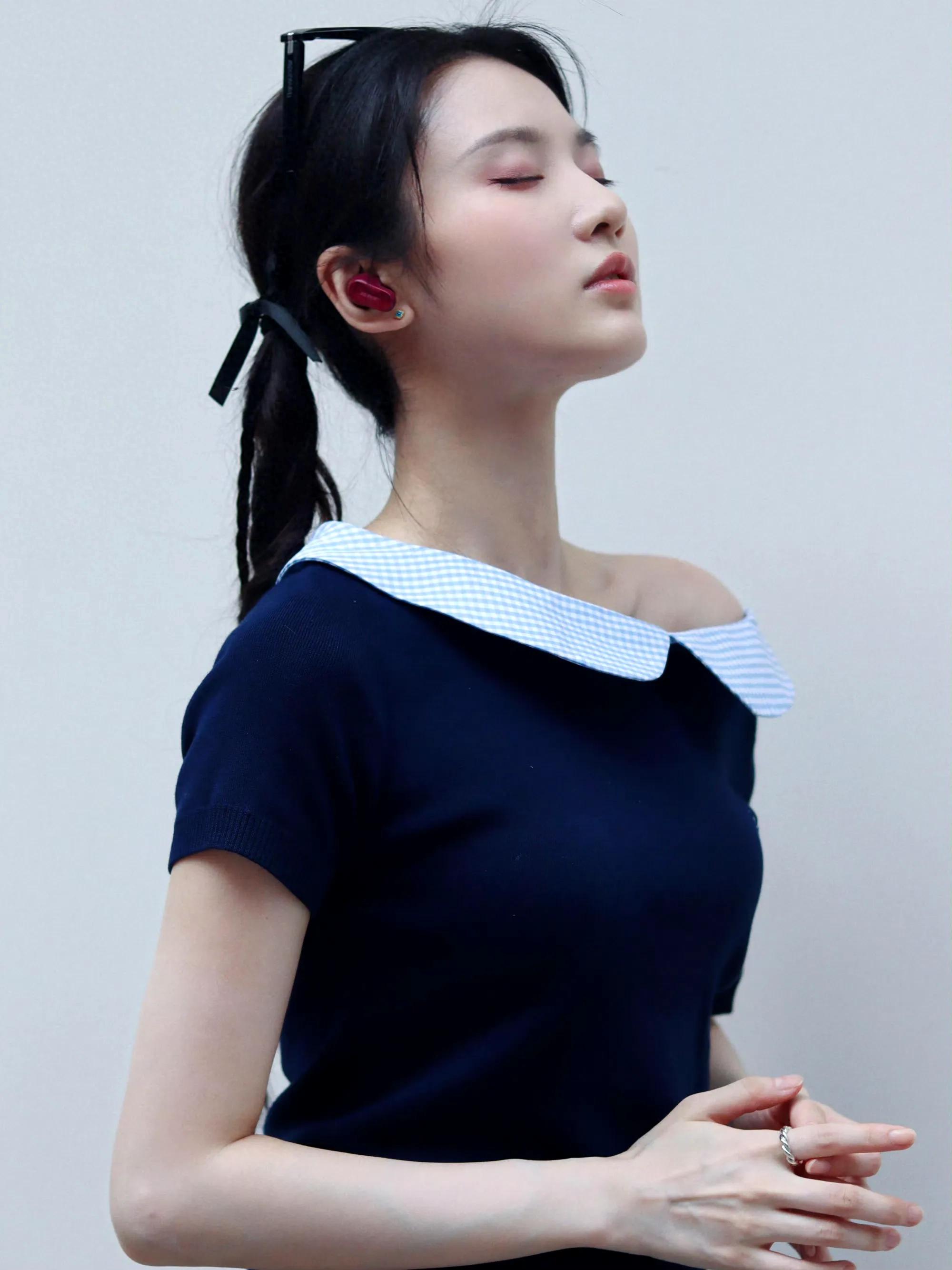 张慧雯候场优雅look ???