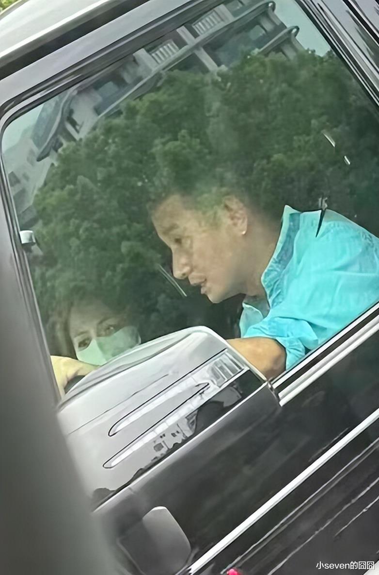 文章女儿文君竹17岁生日照曝光,长相酷似马伊琍,继承父母的颜值