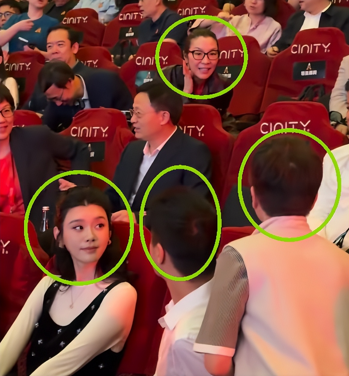 阿凡达3首映礼，章子怡皱纹多，四太打扮时髦，何猷君帮妈妈拿包