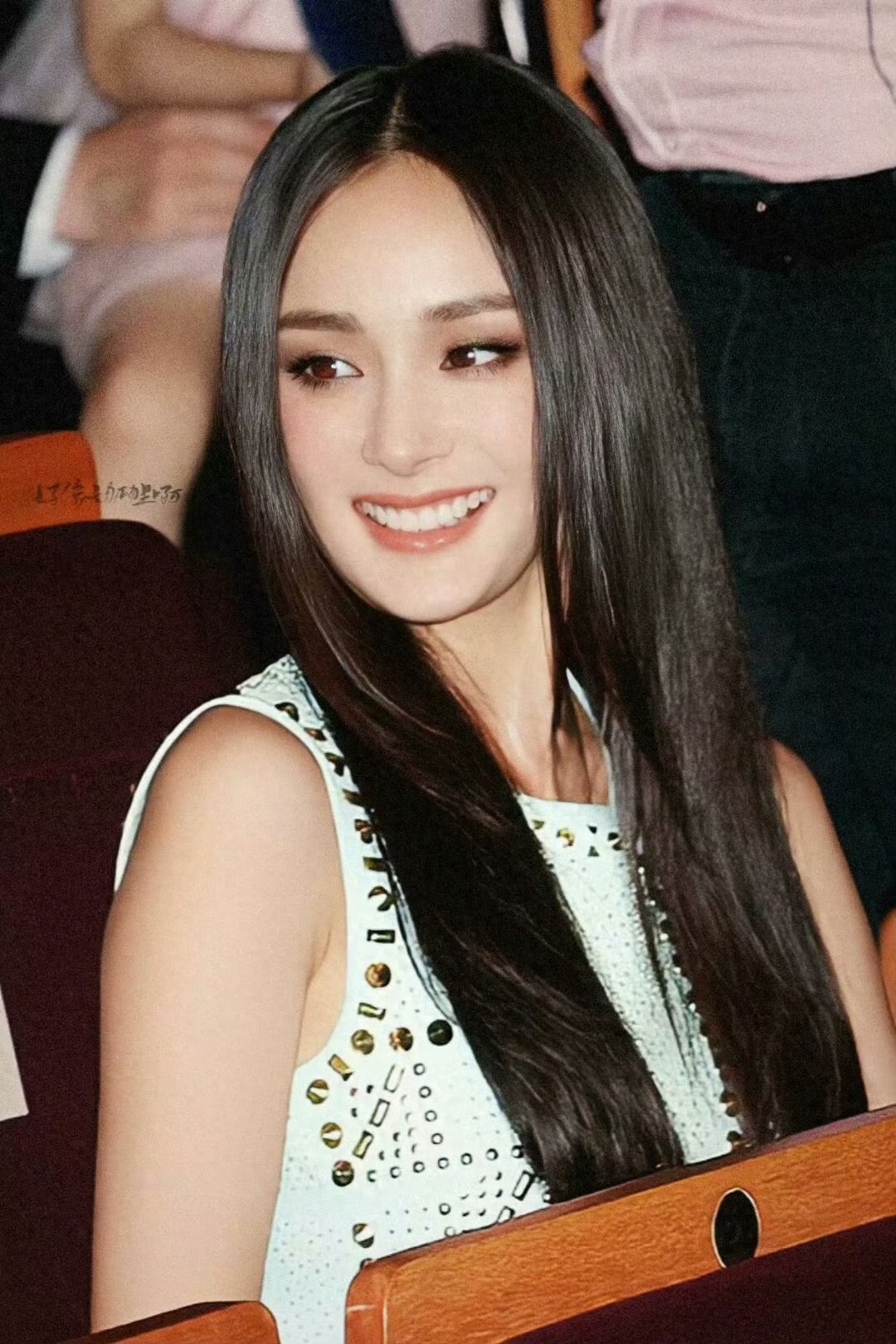 杨幂早期星味十足,都溢出屏幕来了 \uD83D\uDE0D ???