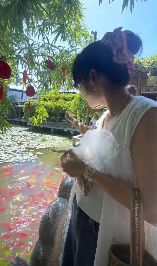 蔡琳带儿子来中国，高梓淇请客吃窝窝头，8岁朴珉宇第一次游西湖