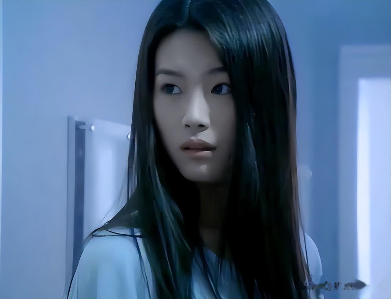 于娜治好了容貌焦虑?曾是惊为天人的“岩女郎”,缘何高开低走