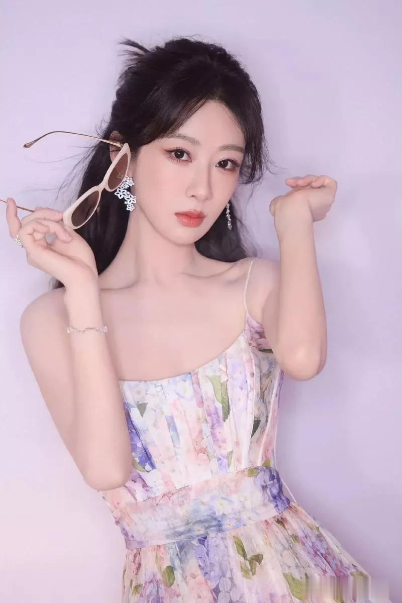 杨紫真的已经瘦到天赋上限了，现在真的好瘦，减到这程度真的牛了