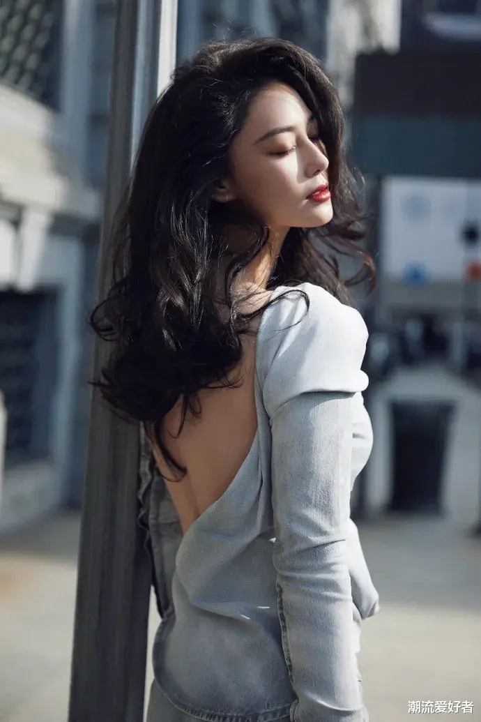 ?张馨予自嘲“没瘦成功”却惊艳米兰！网友：这腿这状态，至少还能再战15年