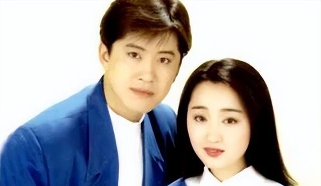 甜歌皇后杨钰莹，是一代人的青春记忆，歌声甜美人更甜