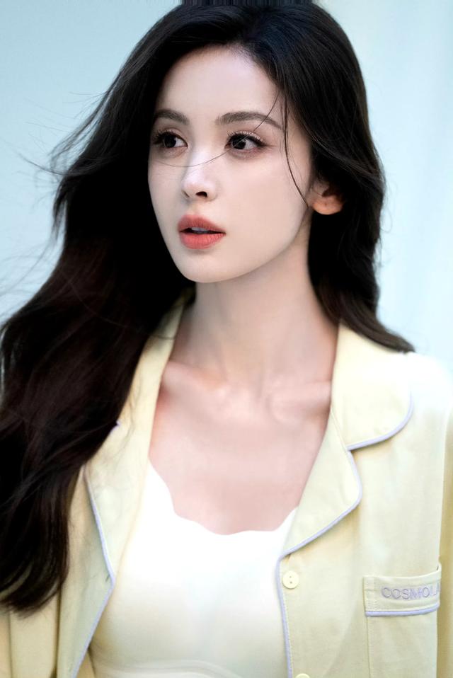 都市丽人的古力娜扎，让人很有保护欲耶！