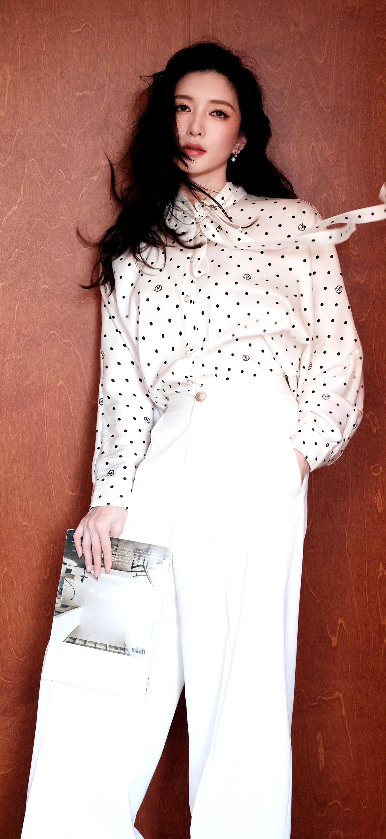 眼镜一带知性优雅的气质提升到天花板了,江疏影最新妆造大片写真