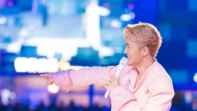 吴克群方回应现身素人婚礼现场：既然参加了，就想给新人随份子