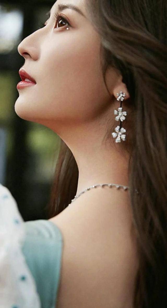 陈钰琪侧颜之美