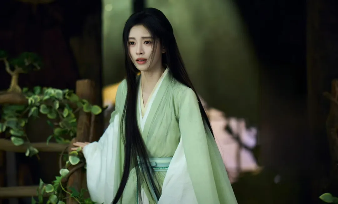 女明星绿色古装造型：白鹿清新，虞书欣灵动，刘亦菲、蒋欣最经典