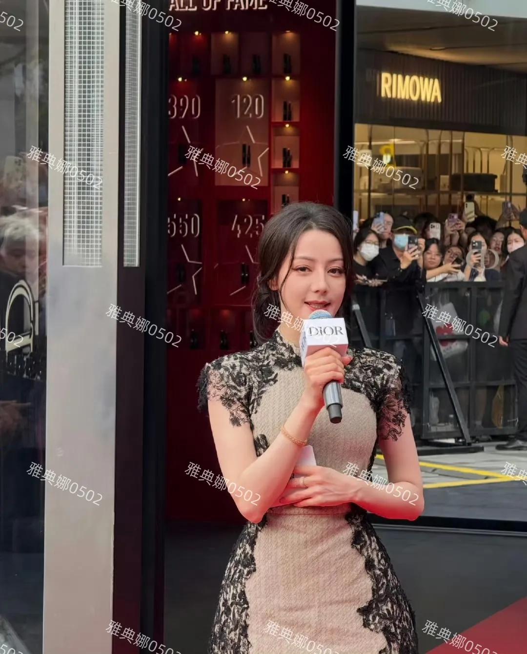 迪丽热巴的颜值明显没以前惊艳了，脸和身材都圆润了生图暴露年纪