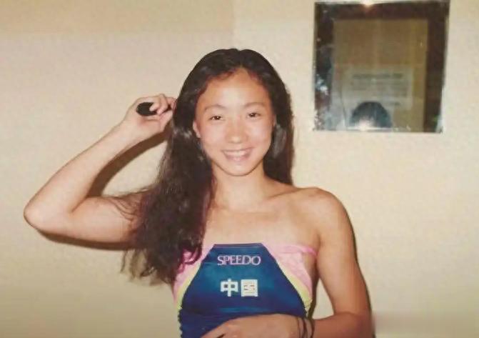 徐峥陶虹17岁女儿正面照曝光，客厅挑高超10米，可惜人“长残”了