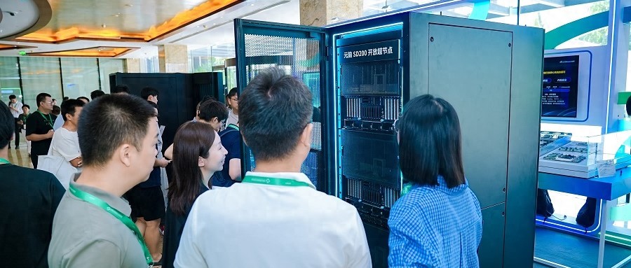 單機支持超萬億參數模型！浪潮信息發布超節點，給開源AI打造開放底座