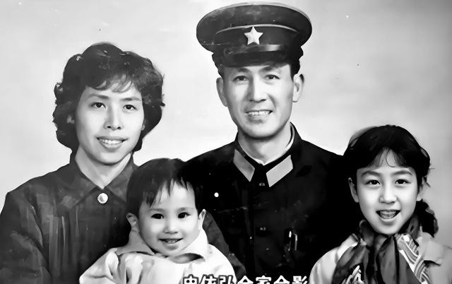 京剧名家史依弘：离异18年，前夫李诚儒闪恋女星，她为何至今单身