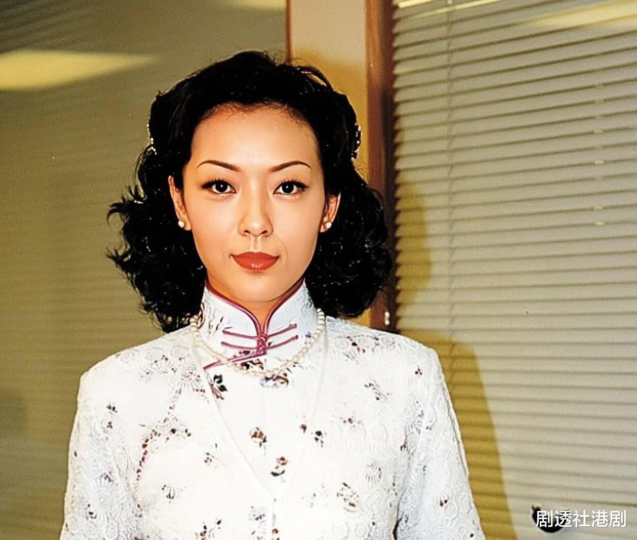 香港知名女星送自己豪车,直播带货买了几套房,至今未婚还是单身