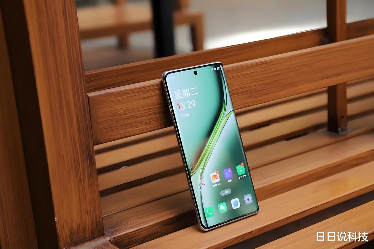 一加開啟清倉模式，從4399元跌至2798元，24GB+1TB+天工散熱