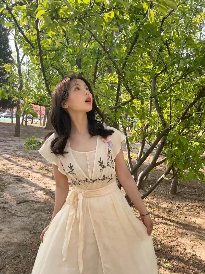 杨超越这期的表现真是太绝了,每一秒嘟在散发魅力!