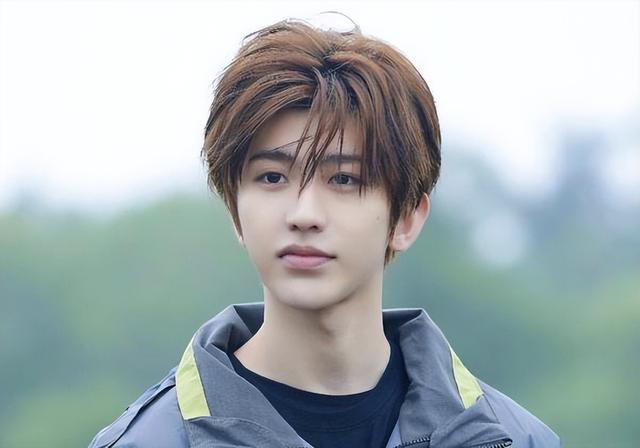 爱留长发、浓妆艳抹,“姨味十足”的6位男星,爹妈都快认不出了