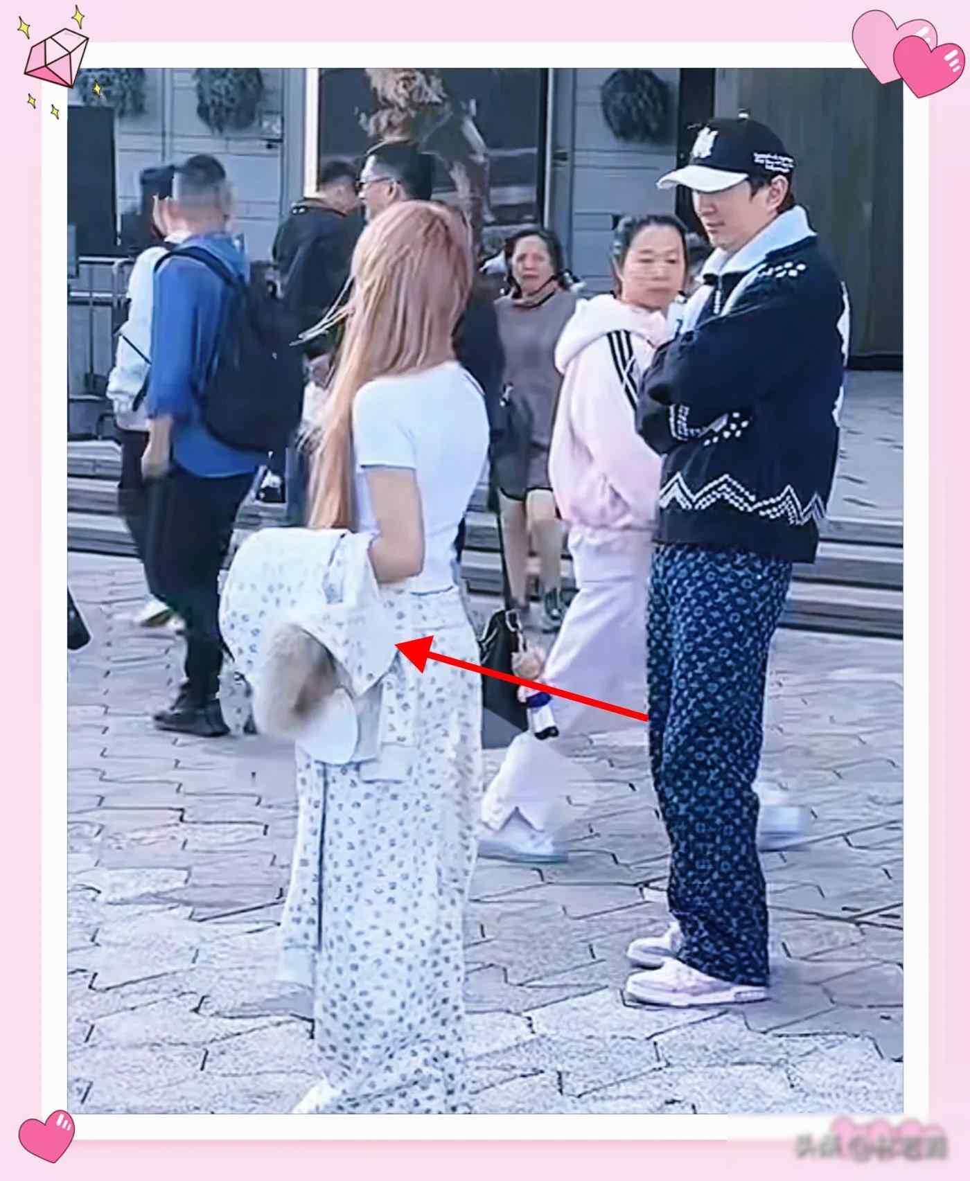 王思聪与网红蓓蓓香港度假被偶遇，开心的像个孩子，“打脸”懒懒