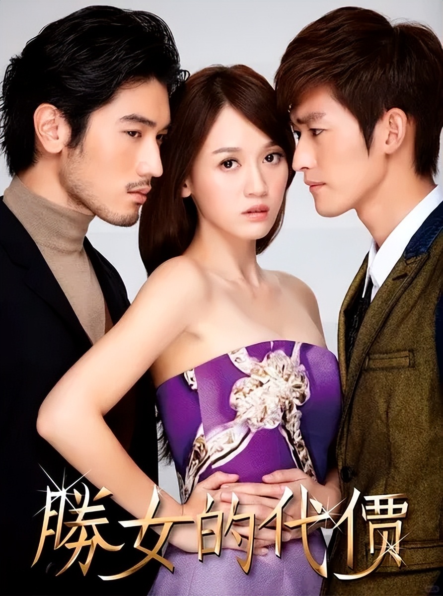 张翰晒北京大平层，吃火鸡面辣到嘴肿，黑长直女性好友站一旁偷笑