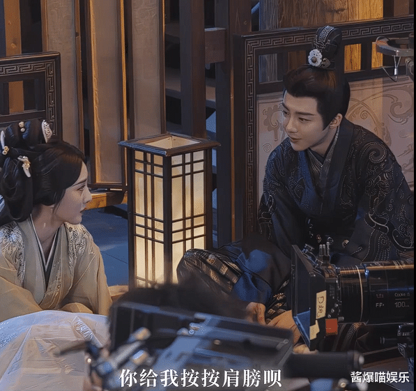 刘宇宁伸手帮宋祖儿按肩膀,接下来宋祖儿的反应,网友笑出鹅叫声