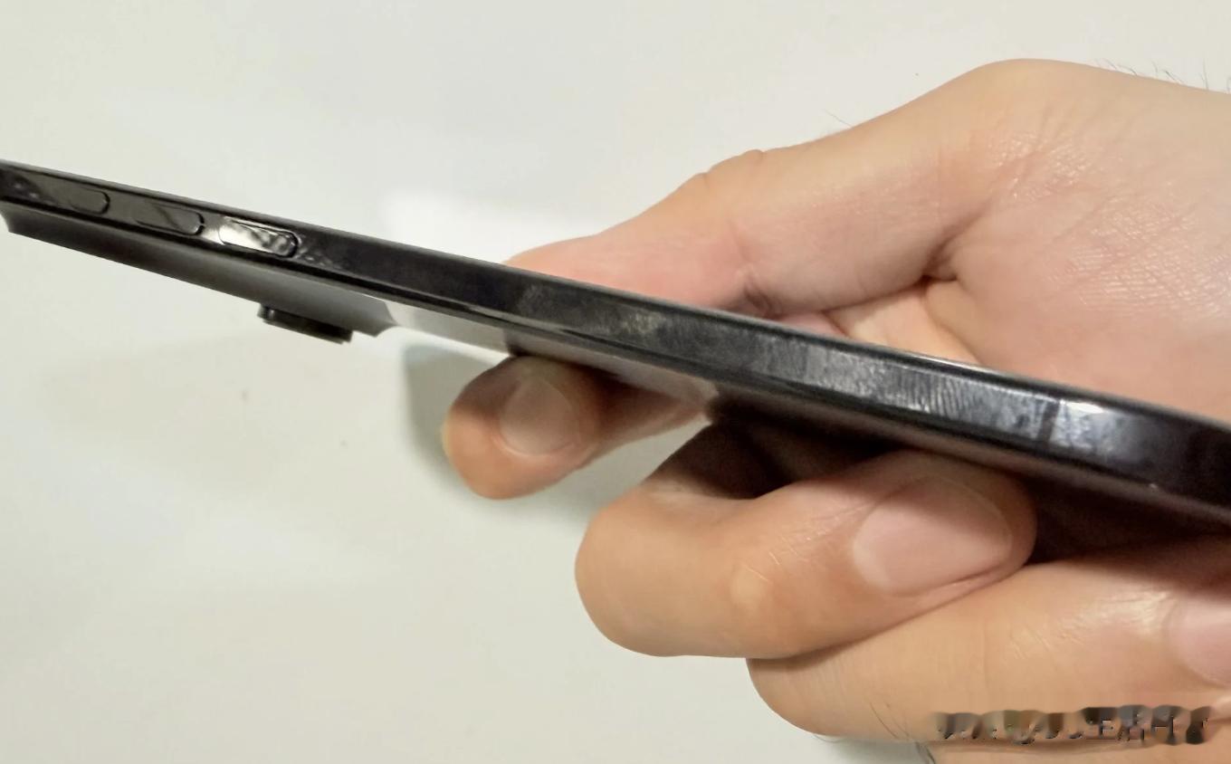 iPhone Air 兩周實測｜輕薄設計與日常性能的平衡產物