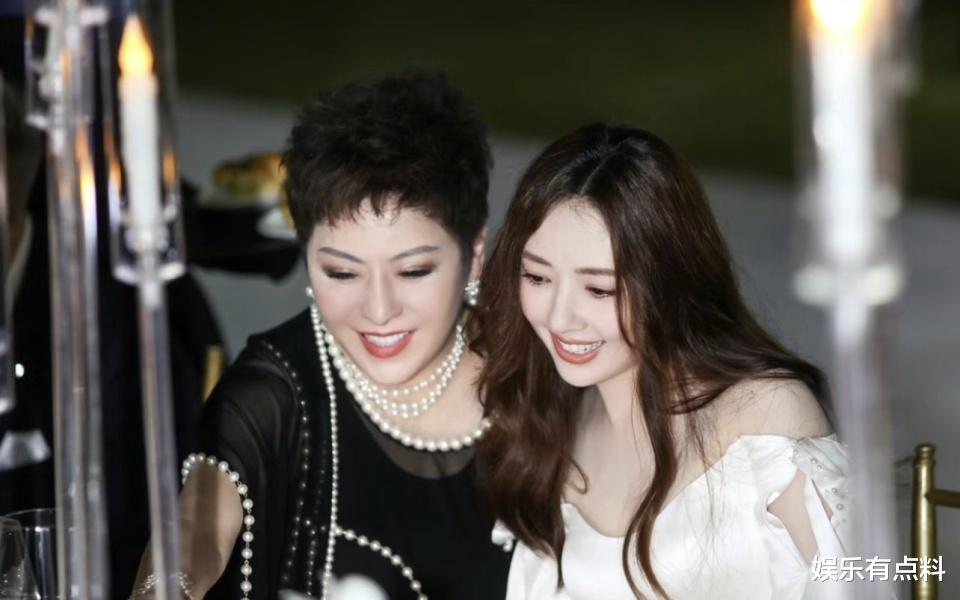 郭碧婷获向太买地支持，豪门宠媳新高度，网友羡慕甜过偶像剧！