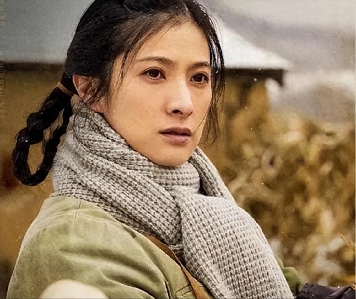 她错过靳东，转身嫁给父亲看中的女婿，如今45岁被婆家宠成公主！