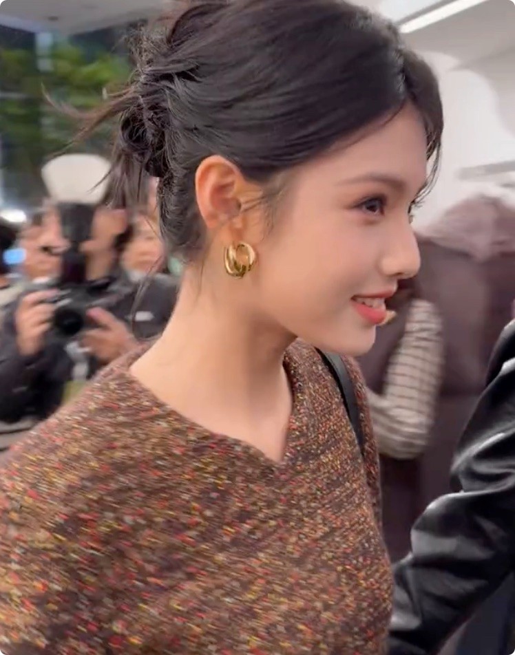 艳压卢昱晓，赛过秦岚，17岁艾米出场才知道什么叫老天爷赏饭吃