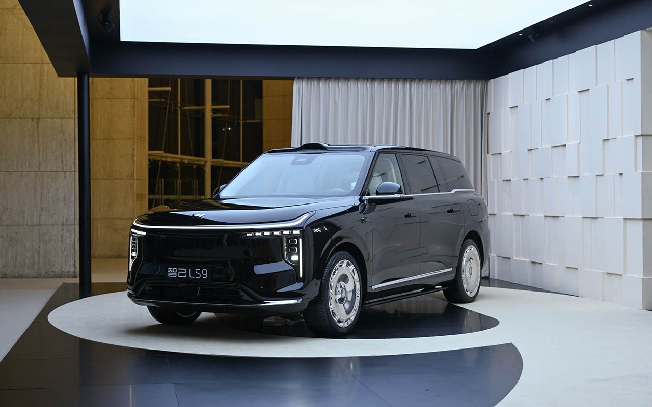 大六座标配四轮转向+空悬 智己LS9上市售32.28万起