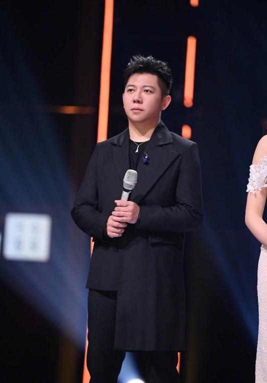 陈羽凡：低调生活7年，50岁胖到认不出，17岁儿子身高1米8很帅气