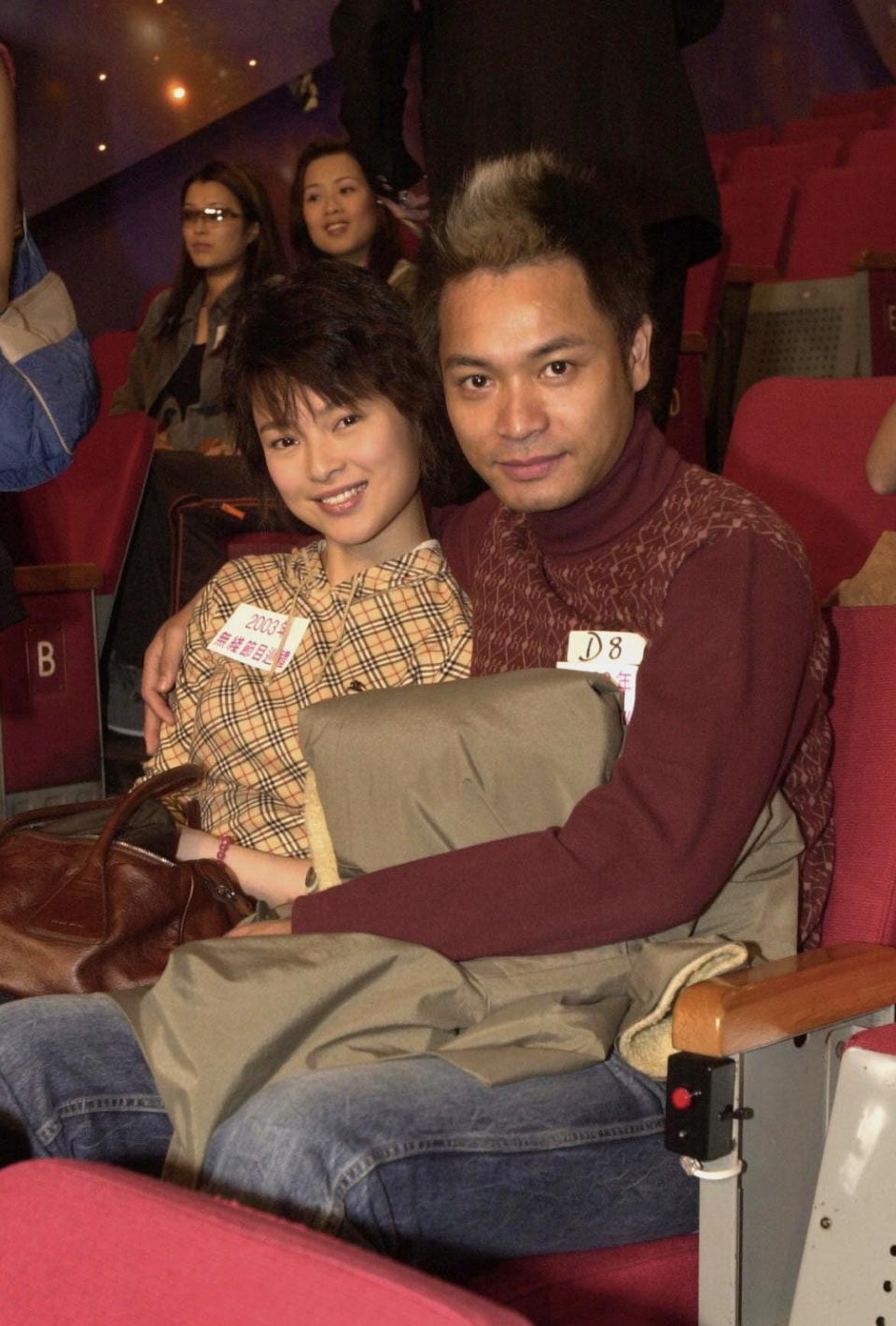 郭晋安45岁前妻新恋情曝光，两人吃饭相谈甚欢，男方秃头样子斯文