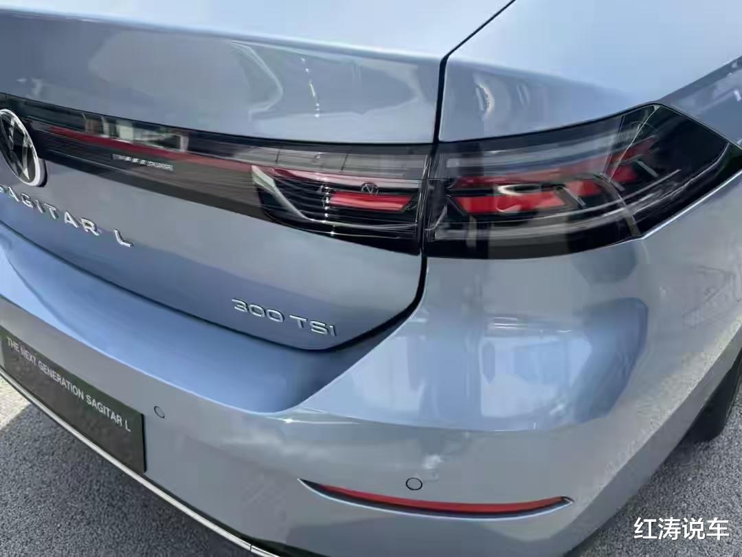 2025成都车展:全新一代速腾L现身,外观很漂亮,尾标300TSI