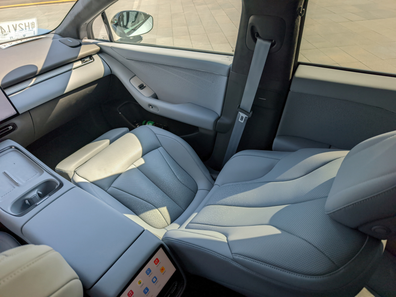 首试小鹏P7+超级增程版：外观更年轻、座舱更AI，底盘柔中带韧