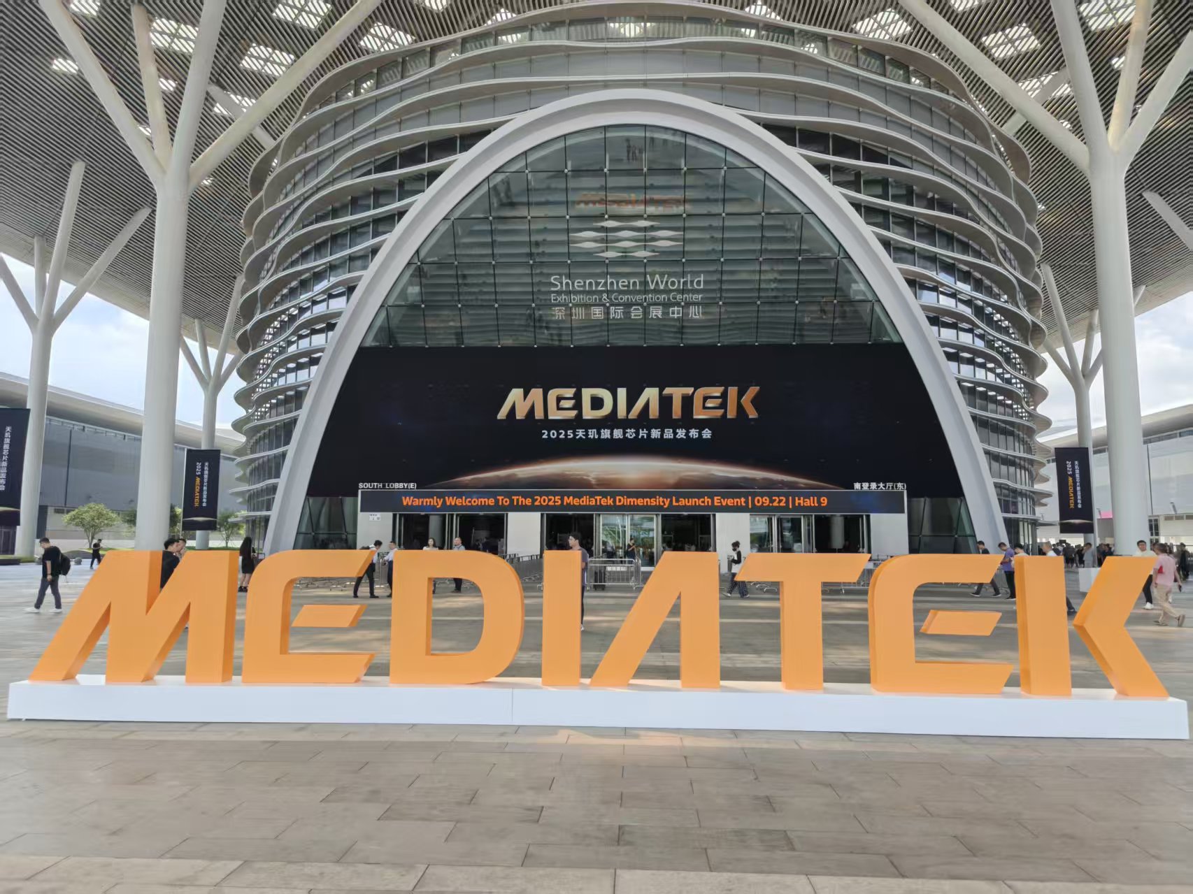 性能暴漲且體驗冷勁！天璣9500發布，旗艦芯片大戰聯發科出招