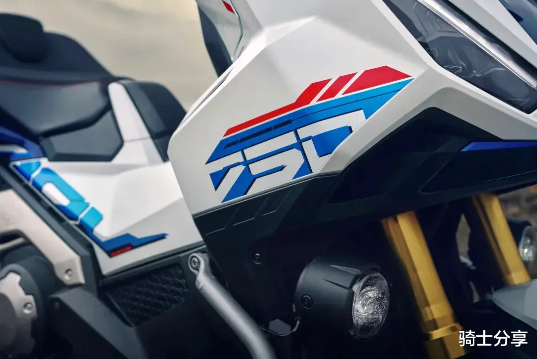 这才是真正的跨界踏板车！本田发布2026款X-ADV