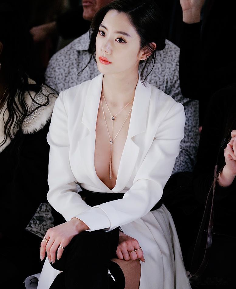 韩国女星克拉拉离婚，曾出演《流浪地球2》，4000万豪宅也留不住