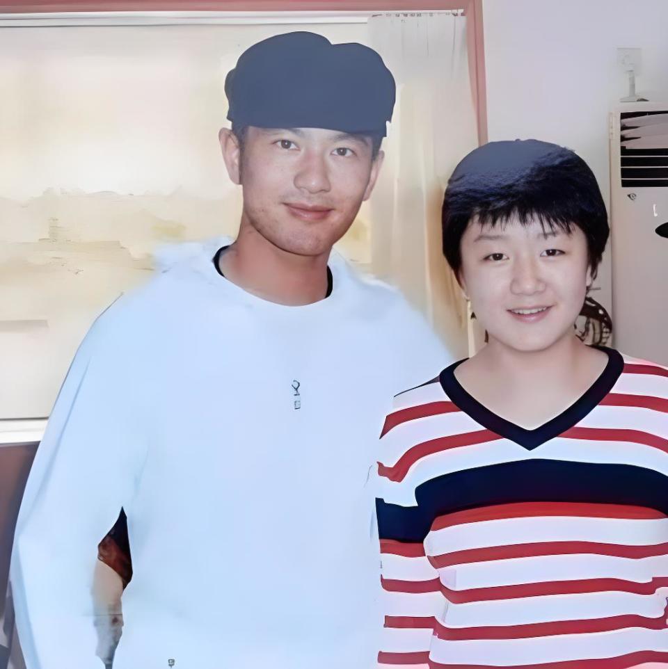 海报公布!陈梦已签约黄晓明公司,正式踏上演艺道路