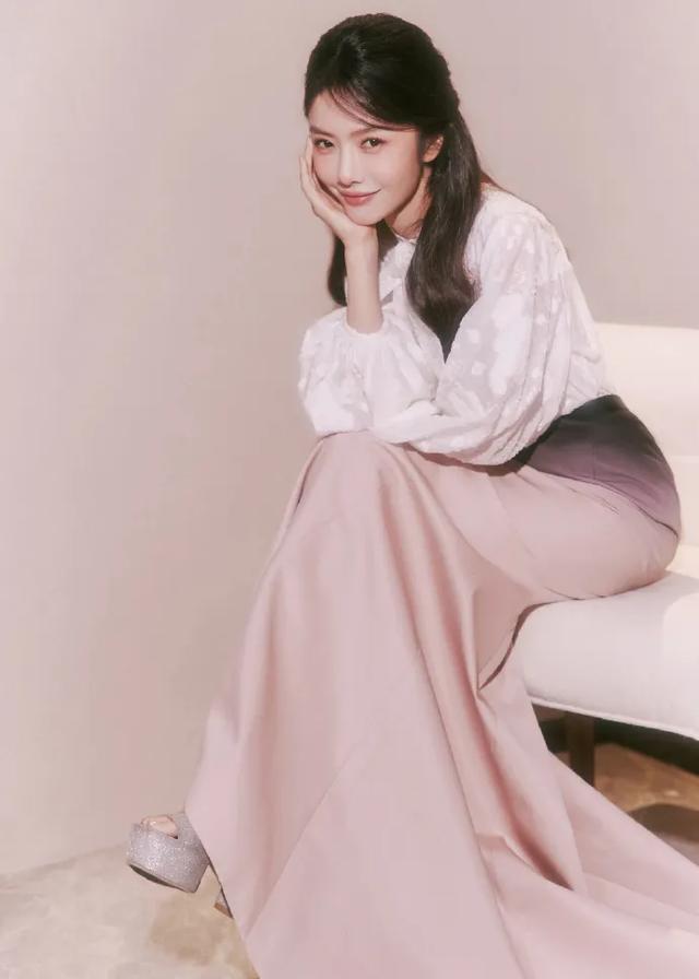 蔡文静：美貌与沙雕共舞的“反差萌女王”