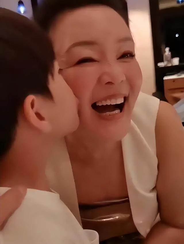 S妈呼吸困难被送急诊，台媒追问玥箖和大S房产，直言伤心透了！