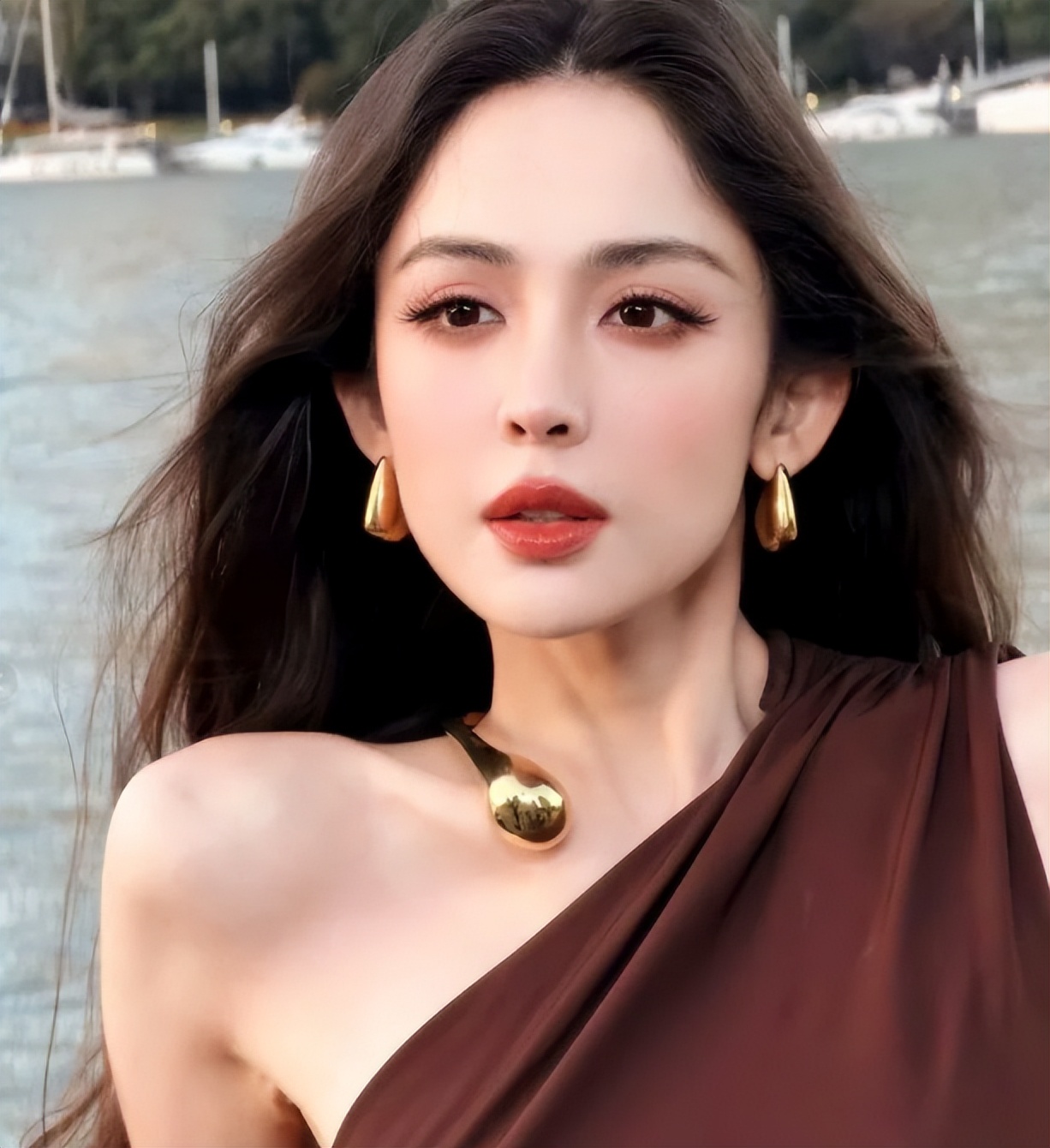 这一夜，41岁张梓琳秒了33岁古力娜扎，才知道啥是身高带给女人的气场