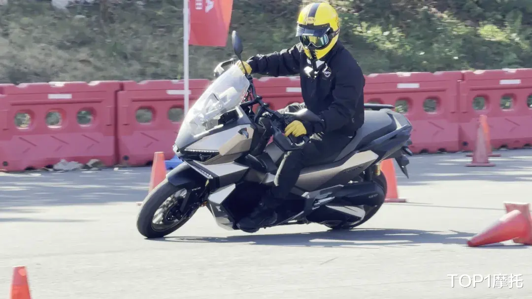 能否平替ADV150，新大洲本田NS150XC试驾，飞坡、滑胎、烂路信手拈来