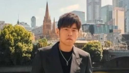 从舞台到岁月：周杰伦与强直性脊柱炎的抗争