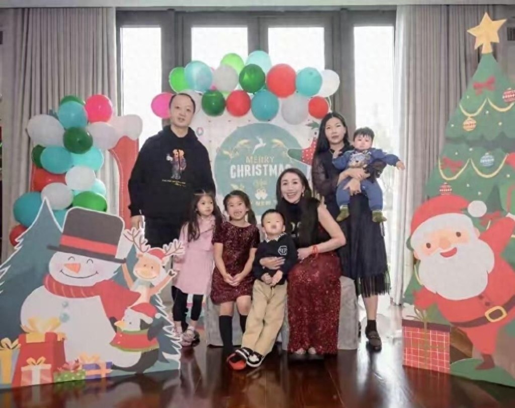 奚梦瑶与婆婆小姑子圣诞同框!超大豪宅内景意外曝光太吸睛