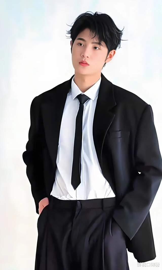 短剧剧组疯狂压榨，导演7天连轴转猝死，男星罢拍哄女友片酬照拿